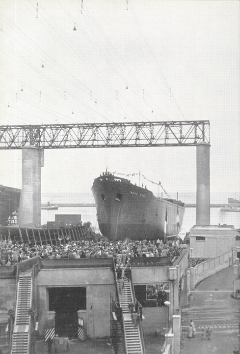A p. 16 (quarta di copertina), il varo della motonave "White River" della "International Navigation Corporation"